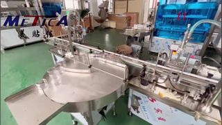 Etikettiermaschine zum Abfüllen und Verschließen von Autokosmetik-Peelingcremes