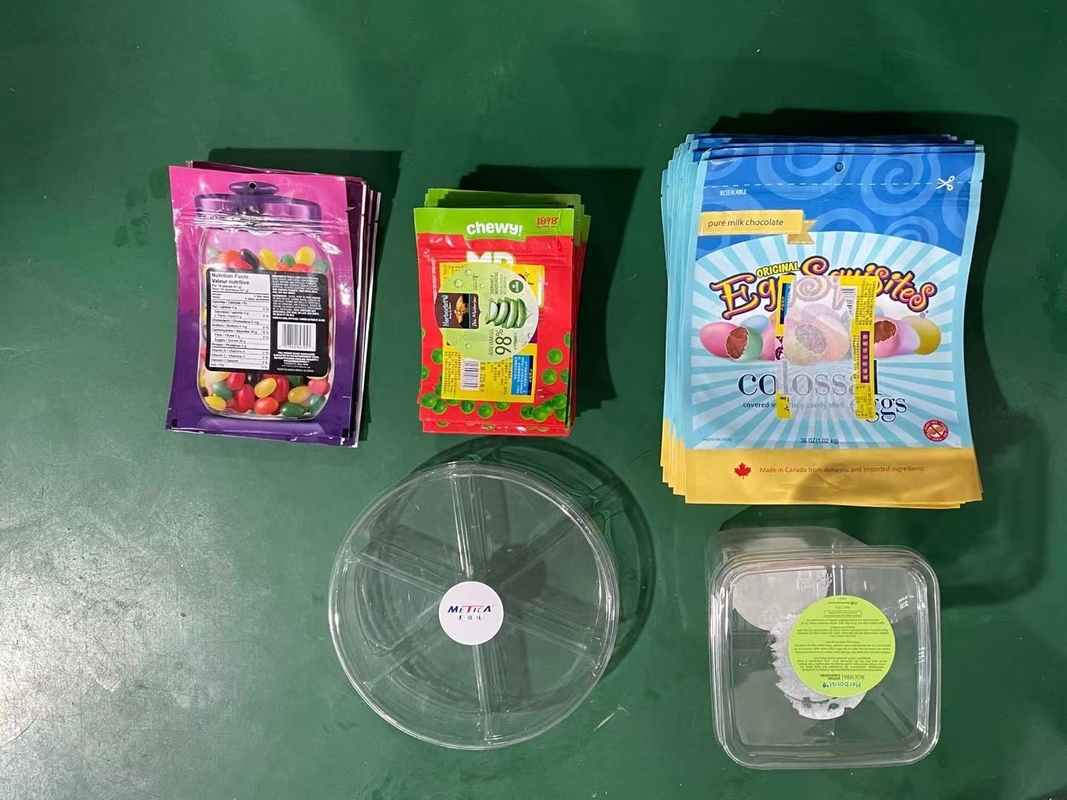 Automatische Papier-Plastikbeutel-Kennzeichnungsmaschine für Flaschen mit einfacher Wartungsgenauigkeit 1000-3000 BPH