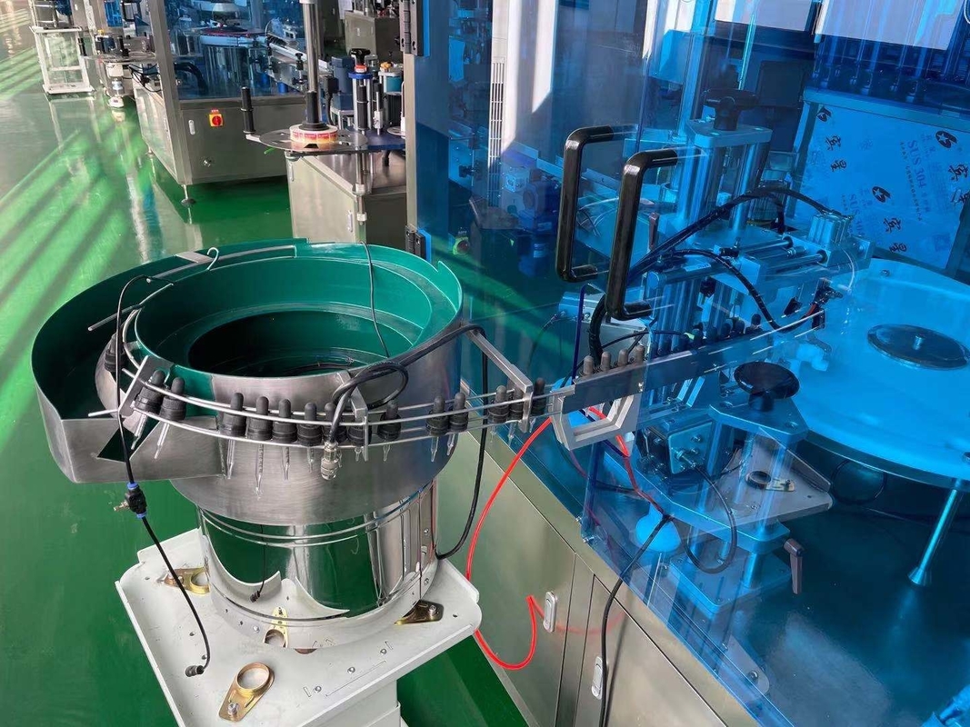 Automatischer Monoblock-Flaschenfüllverschluss für ätherische Öle und ähnliche Erzeugnisse