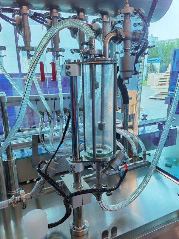 Parfümflaschen-Vakuum-Überlauf-Abfüllmaschine 1500-2500 BPH Multi-Düsen-Typ